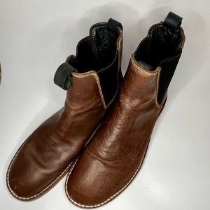 DaVinci Footwear Women’s Chelsea style boot. Size 9.5